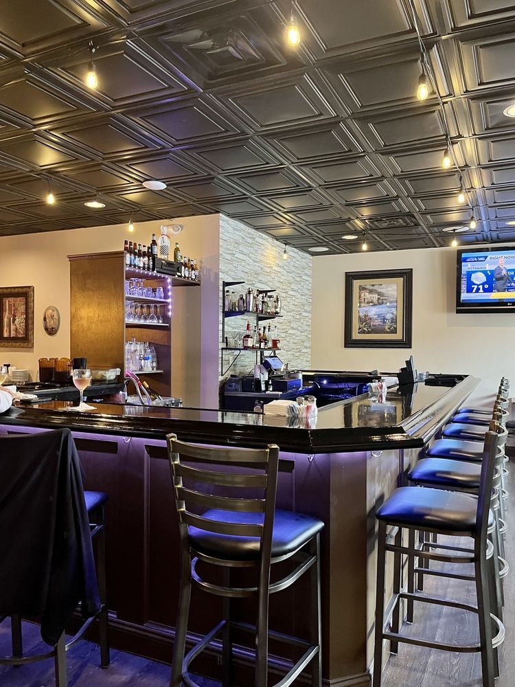 Piacquadio's Italian Restaurant & Lounge