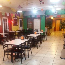 Taqueria Roly S Mexican 2006 16th St Moline Il Restaurant Photo Of Taqueria Roly S Moline Il United States Totally Adorable Dining Area