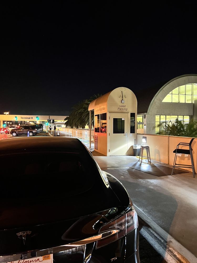LAZ Fly Airport Parking