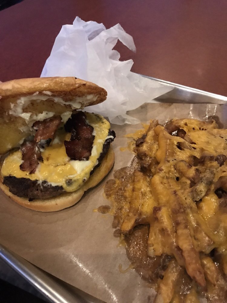 Outlaw Burgers 28 Photos & 48 Reviews Burgers 111 W 4th St