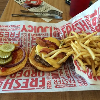 Smashburger 182 Photos 274 Reviews Burgers 409 N Pacific Photo Of Smashburger Redondo Beach Ca United States Bacon Cheeseburger