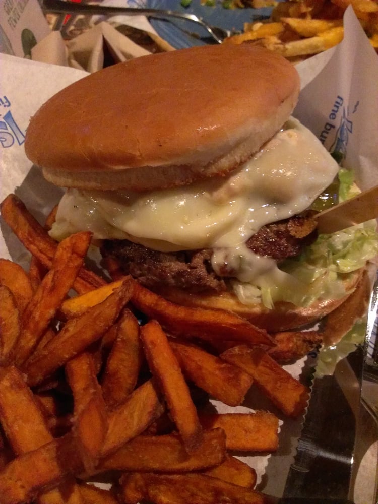 Nalu Burger Roasted Garlic Aioli Provolone Cheese Sautéed 375 Photos For Islands Restaurant