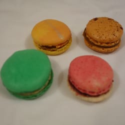 Photo de Pépin Patissier Chocolatier , Lyon, France. Apricot, Salted Caramel, Pistachio
