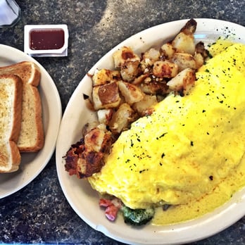 George S Coffee 49 Photos 96 Reviews Breakfast Brunch Photo Of George S Coffee Gloucester Ma United States Benedict Omelet