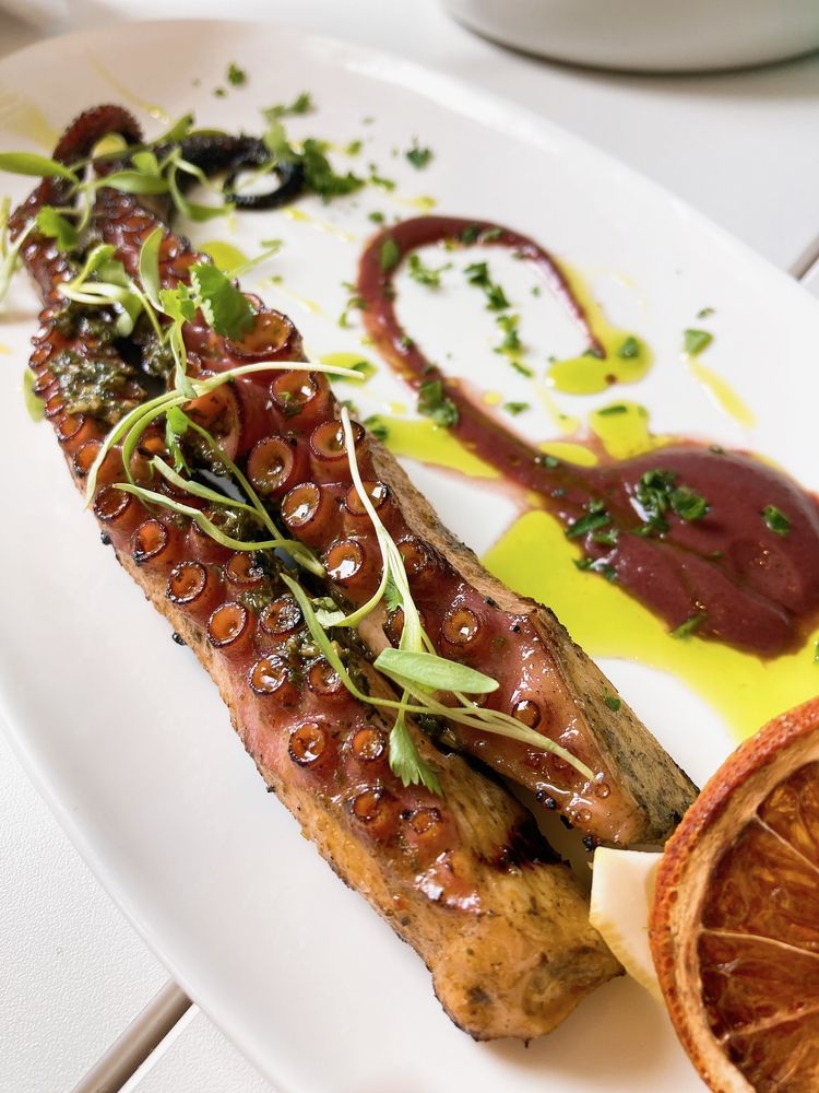 LIRA Beirut eatery