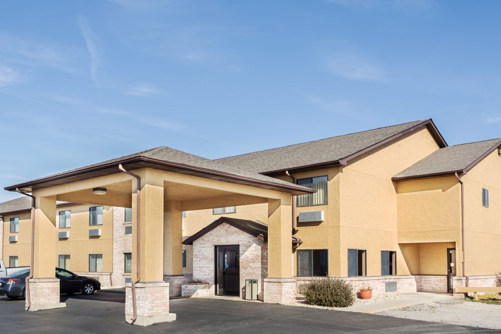 Super 8 by Wyndham Dwight Hotels 14 E Northbrook Dr, Dwight, IL
