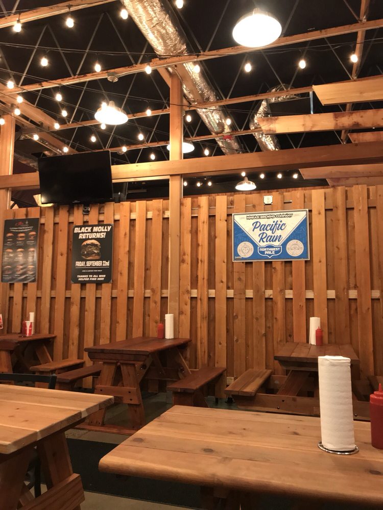 Plenty Of Picnic Table Seating The Bar Is On Other Side This Photo Of Burger Hy Valley Or United States Plenty Picnic