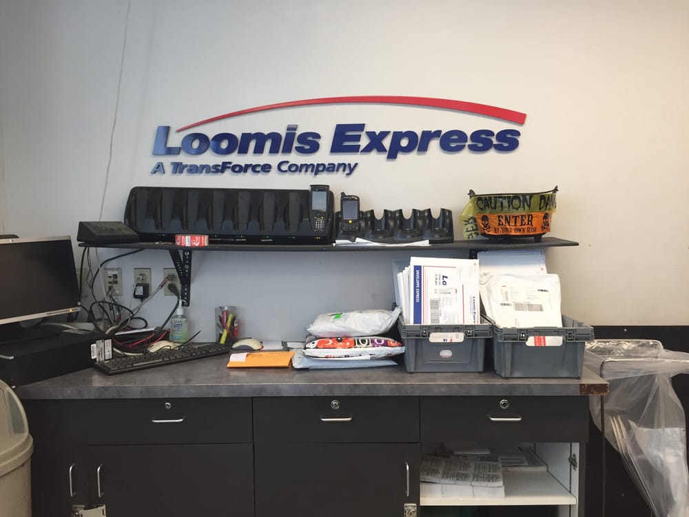 Loomis Express Logo