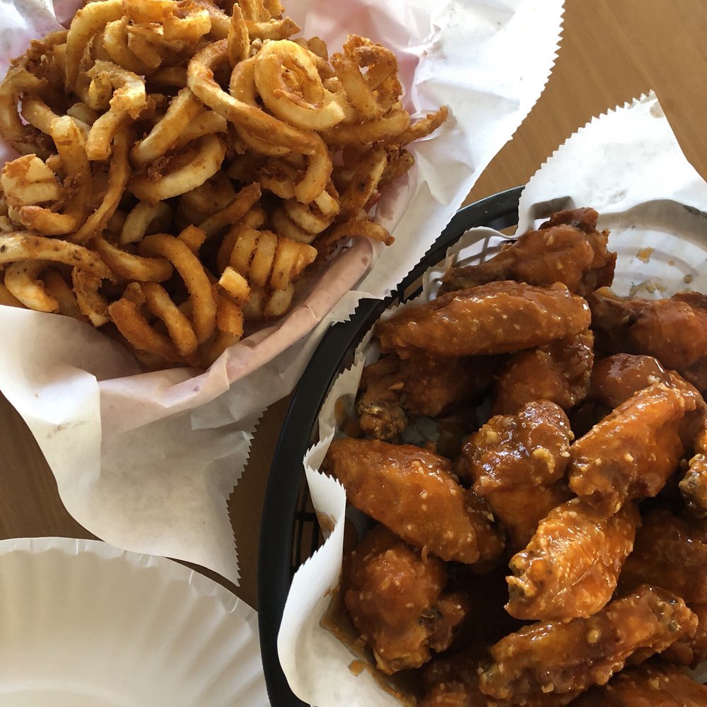 Wing Alley 53 Photos & 62 Reviews Burgers 2215 E Irlo Bronson