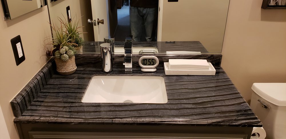Deluxe Vanity And Kitchen 58 Photos 49 Reviews Bath Deluxe Vanity And