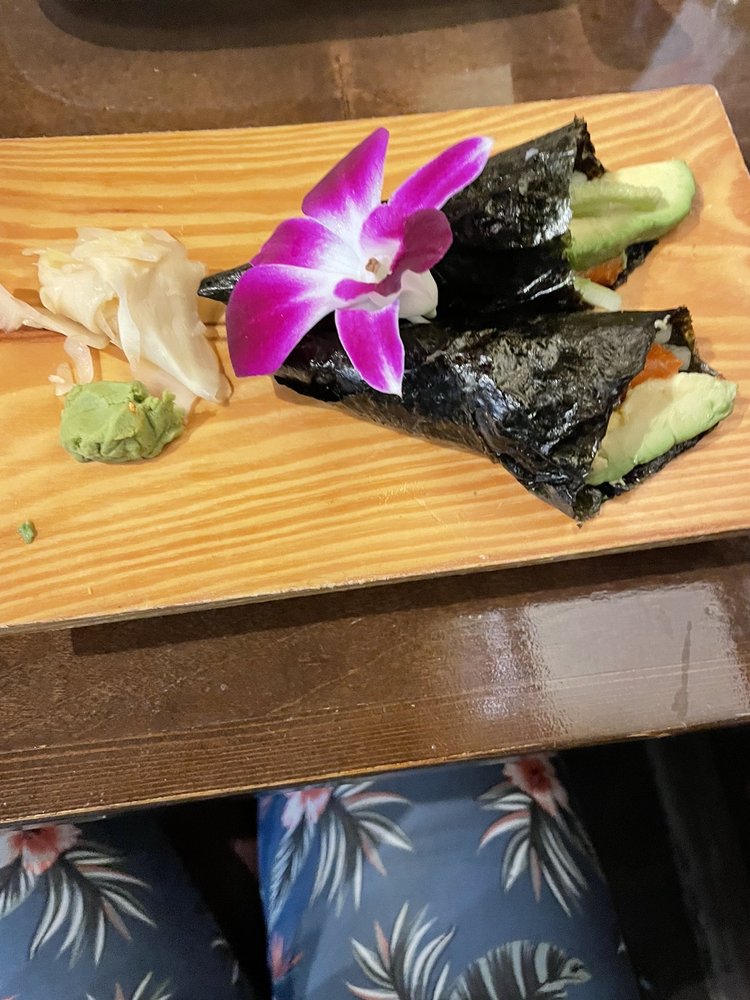 Avocado California Roll & Sushi