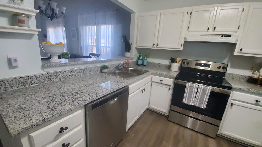 image of business California Granite & Flooring
