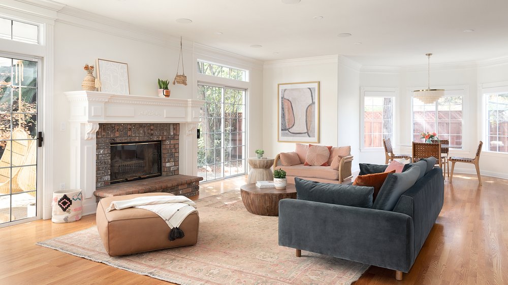 image of business Living With Chic