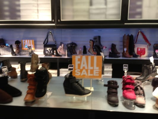 Steve Madden 8200 Vineland Ave Orlando, FL Shoe Stores - MapQuest
