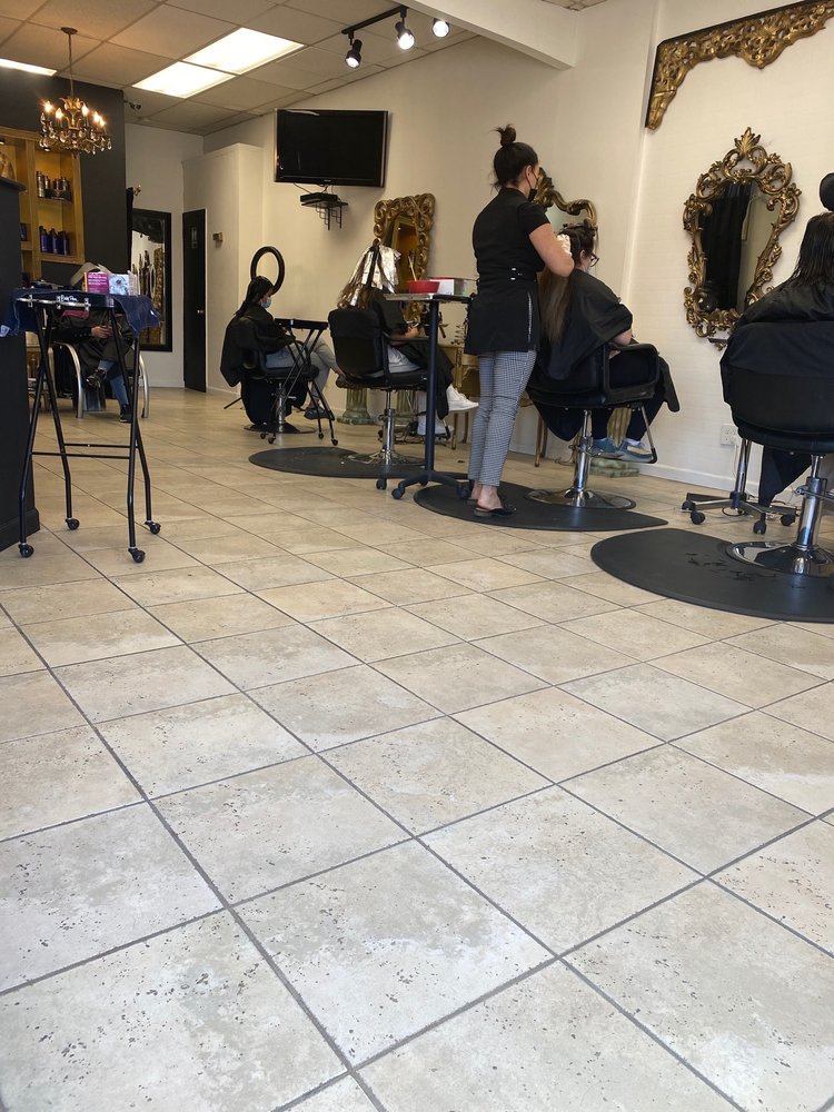 Pily's Unisex Hair Salon