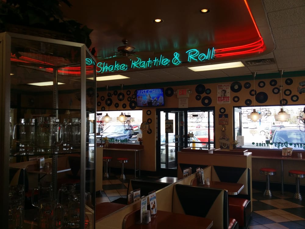 A&W Restaurant Fast Food 3011 Thompson Rd, Fenton, MI Restaurant