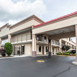 Econo Lodge 17 Photos 11 Reviews Hotels 1211 Us 321 N Photo Of Econo Lodge Lenoir City Tn United States