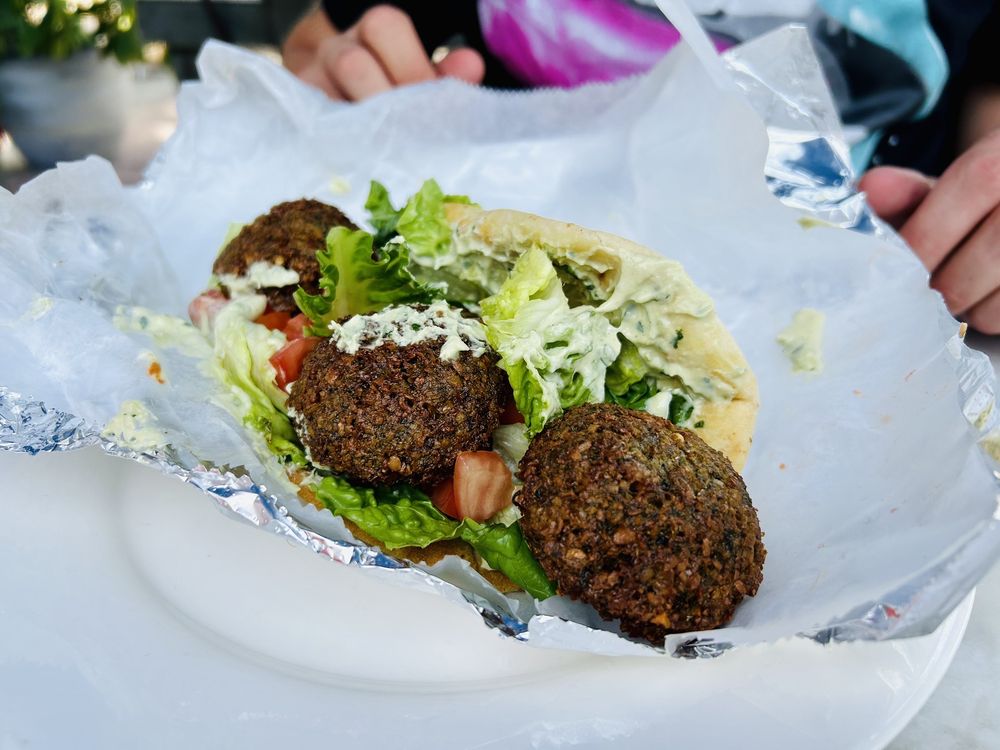 Roni's By The Ocean