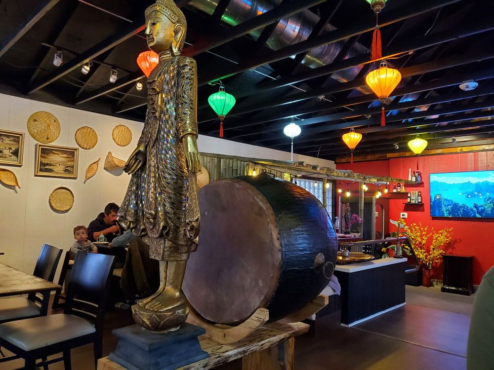 Banh Sen Noodle Bar & Street Food