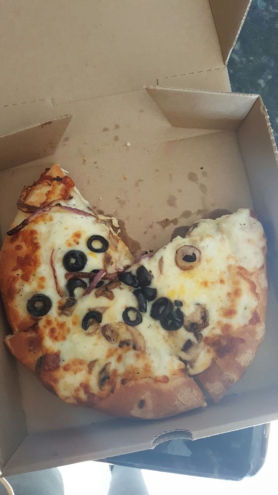 C Mon Guys Where Are The Toppings I Paid For Lol Yelp Photo Of Round Table Encinitas Ca United States C Mon
