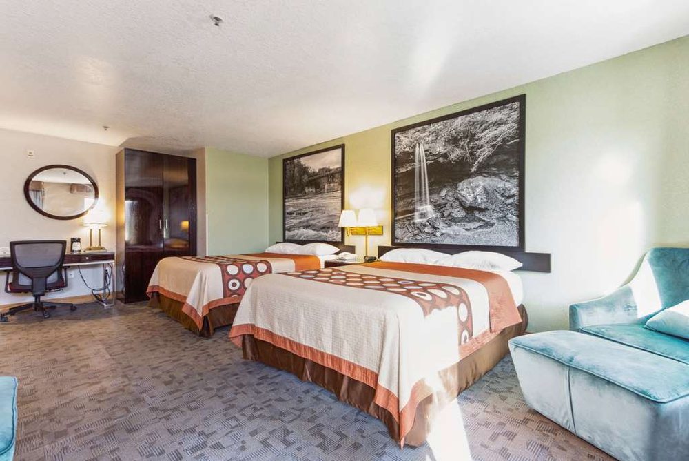 Super 8 by Wyndham Uniontown PA