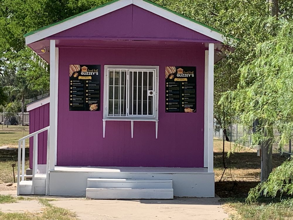 Glizzey’s Food Hut