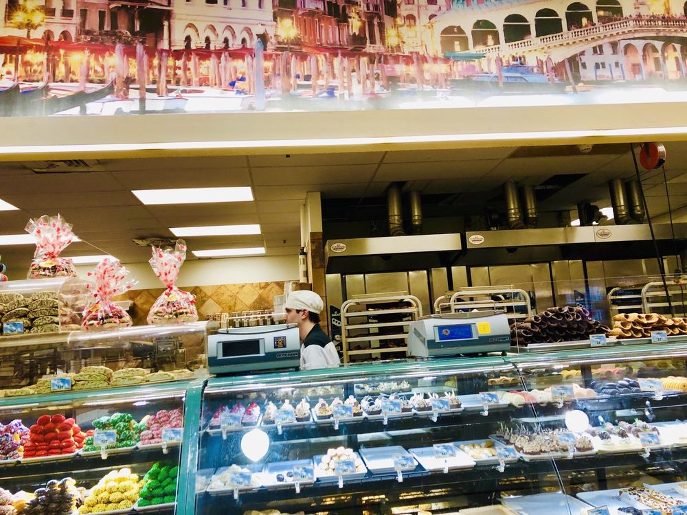 Uncle Giuseppe's Marketplace