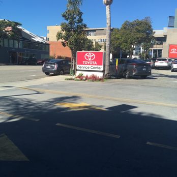 Toyota Santa Monica 161 Photos 1184 Reviews Car Dealers 801 Photo Of Toyota Santa Monica Ca United States Service Driveway