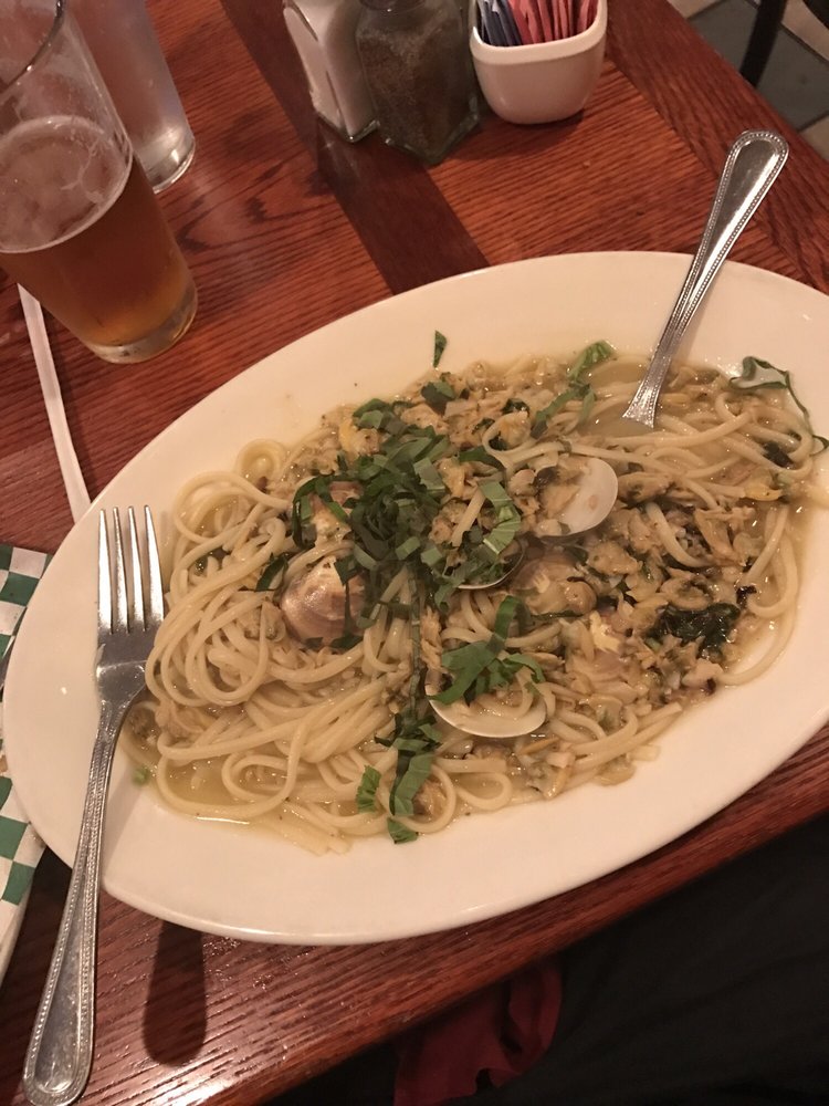 Linguini A La Vongole With White Wine Sauce They Weren T Skimpy On Photo Of Ottavio S Italian Restaurant Lakeside Ca United States Linguini A La