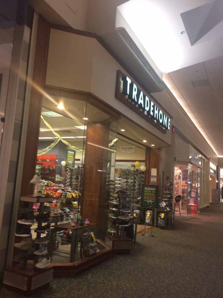 Tradehome Shoe Stores Shoe Stores 55 John F Kennedy Rd, Dubuque, IA