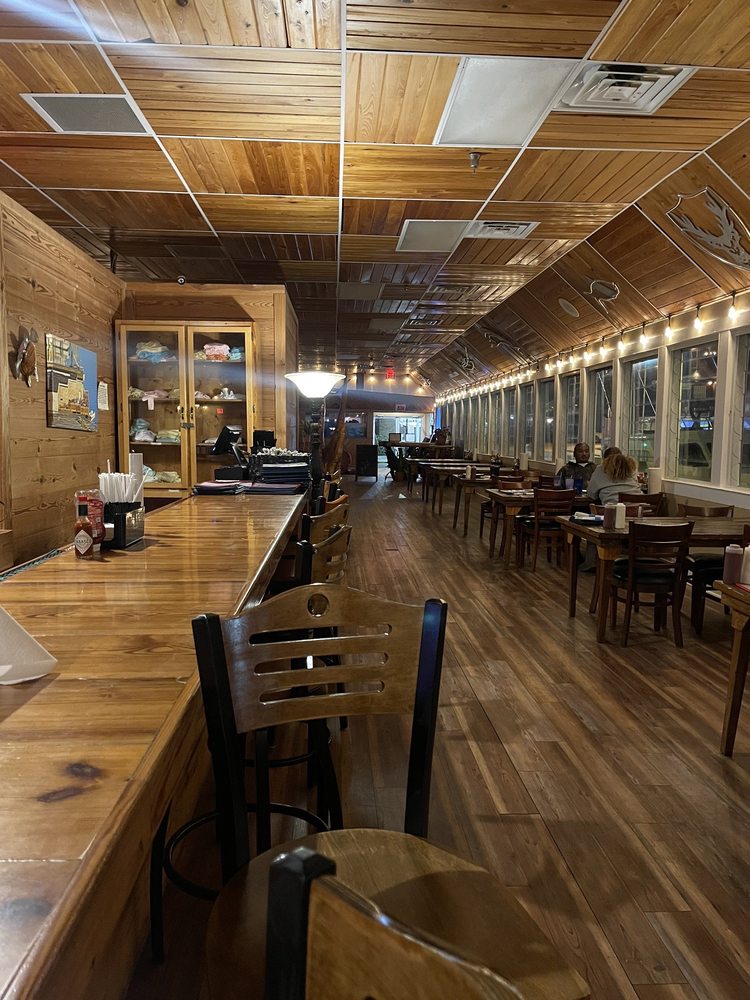 Southern Salt Seafood Company and Waterfront Restaurant