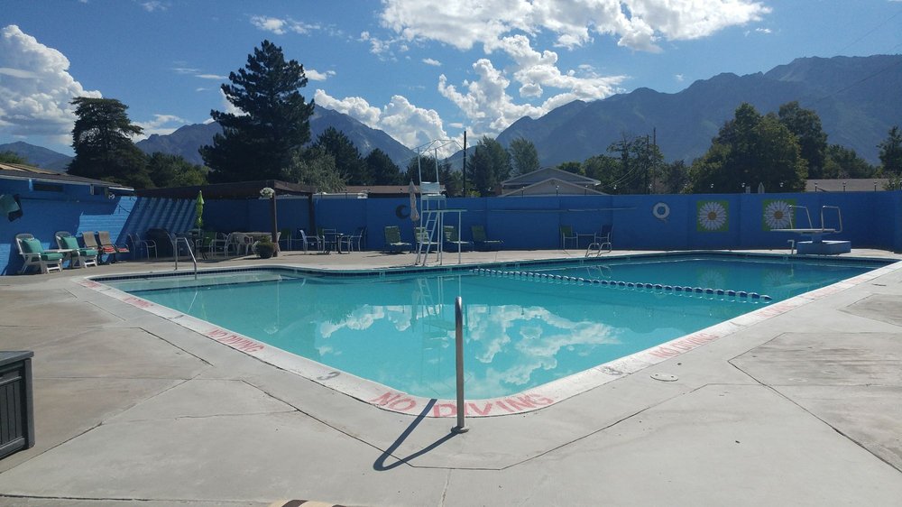 White Towers Swimming Pool Swimming Pools 998 Larkspur Dr, Sandy