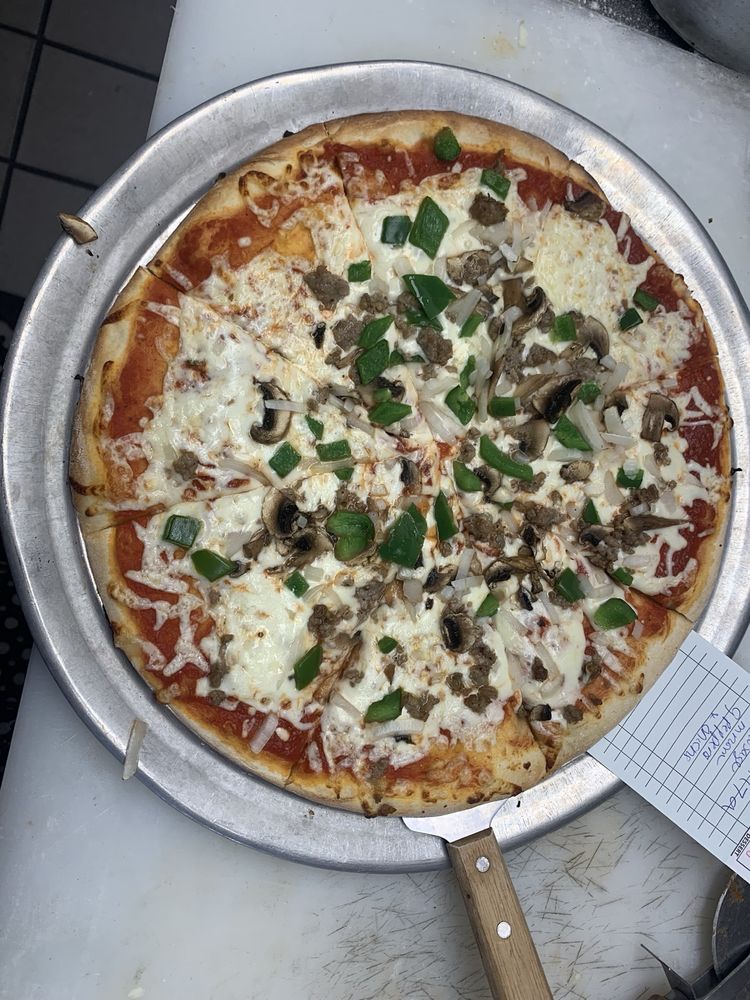 Schoonis Italian American Restaurant Image