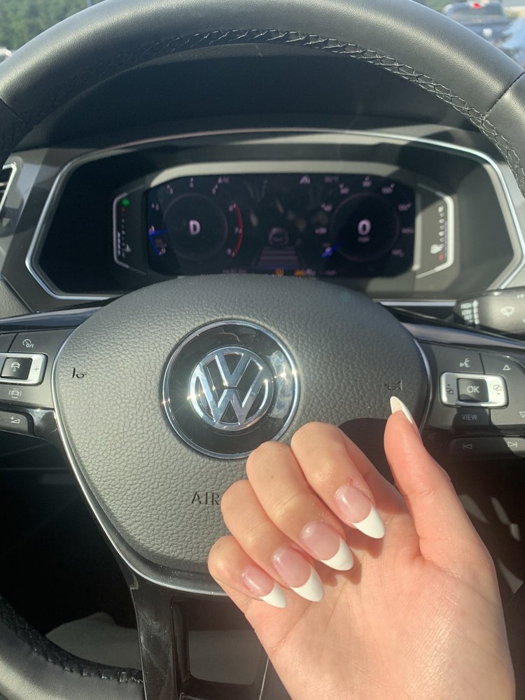 Deluxe Day Spa Salon & Waxing