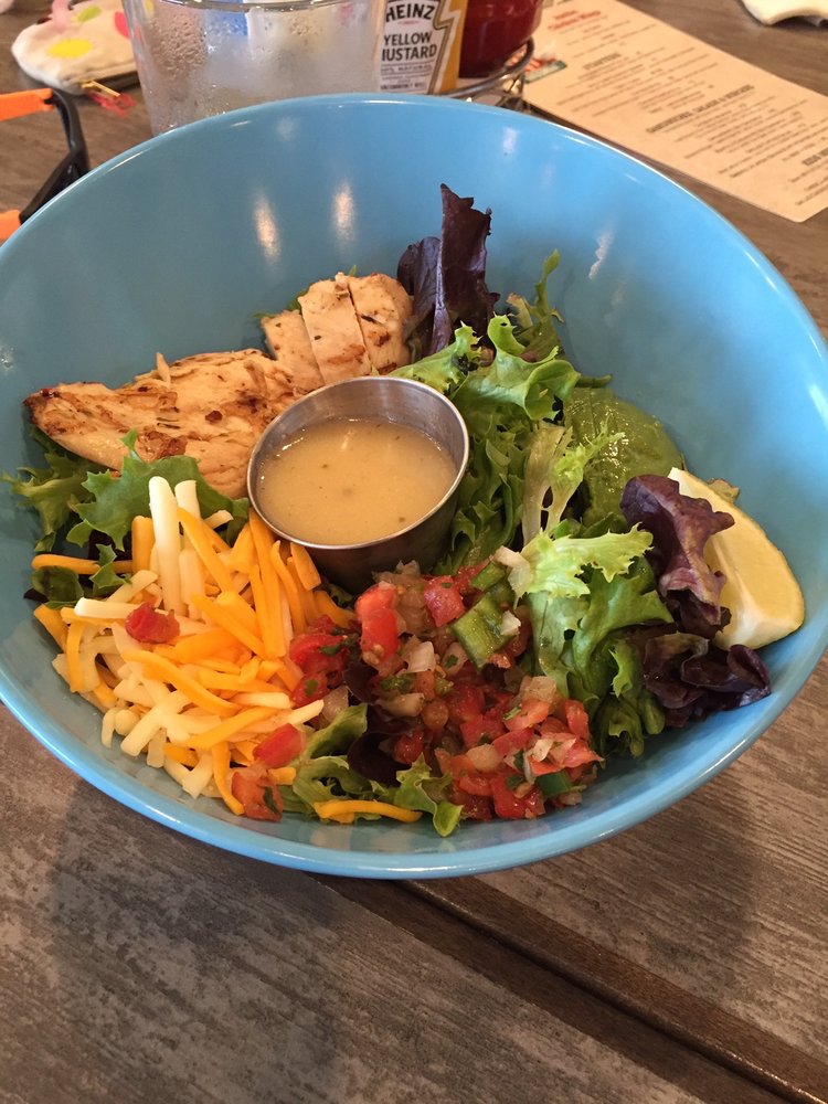 Southern Tide Bar & Grille