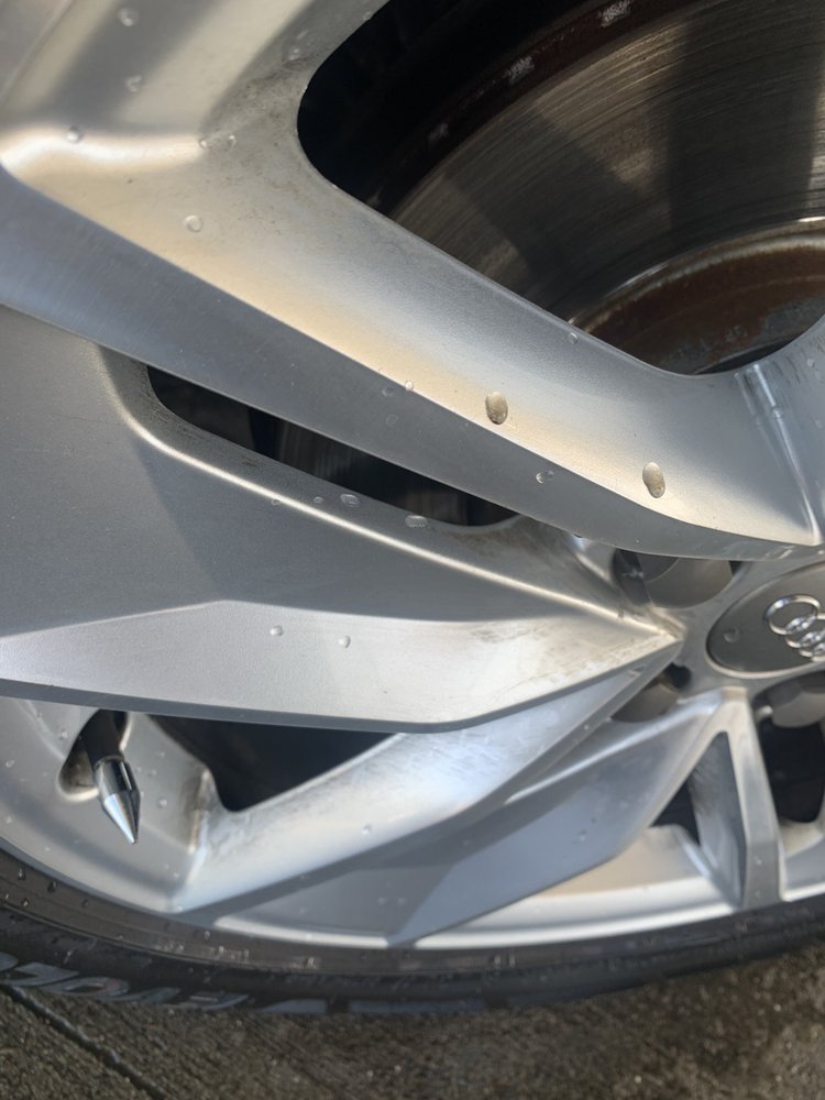 Hugo's Express Car Wash