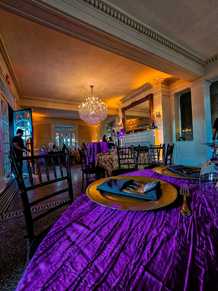 The Manor at Ten Eleven