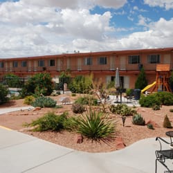 Page Boy Motel 14 Photos 23 Reviews Hotels 150 N Lake Powell Photo Of Page Boy Motel Az United States Courtyard In Spring