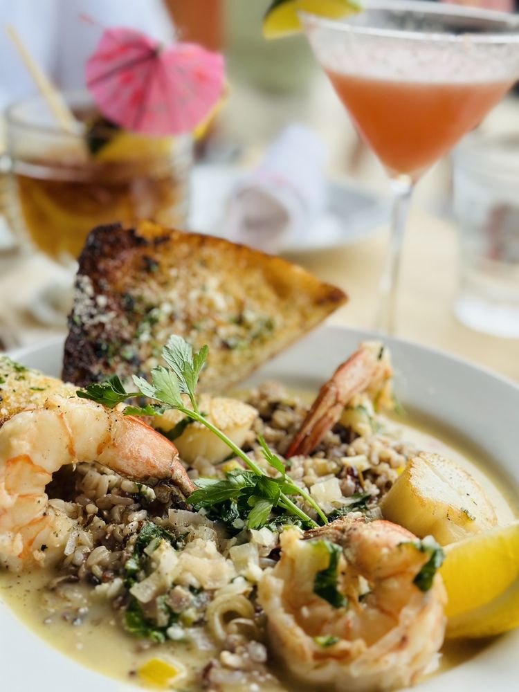Fly 'N' Fish Oyster Bar & Grill
