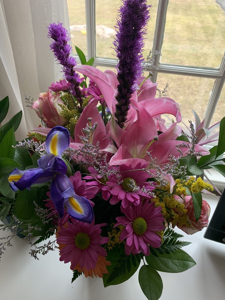 Mc Inerney's Flower Shop & Greenhouse