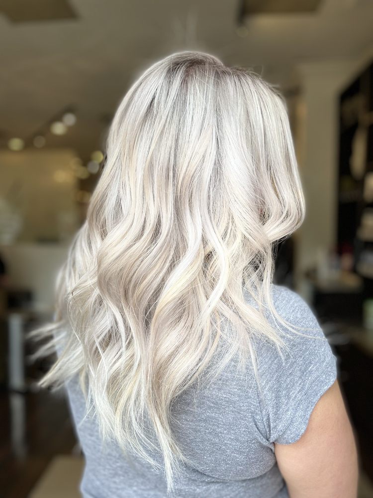 Tangles Salon
