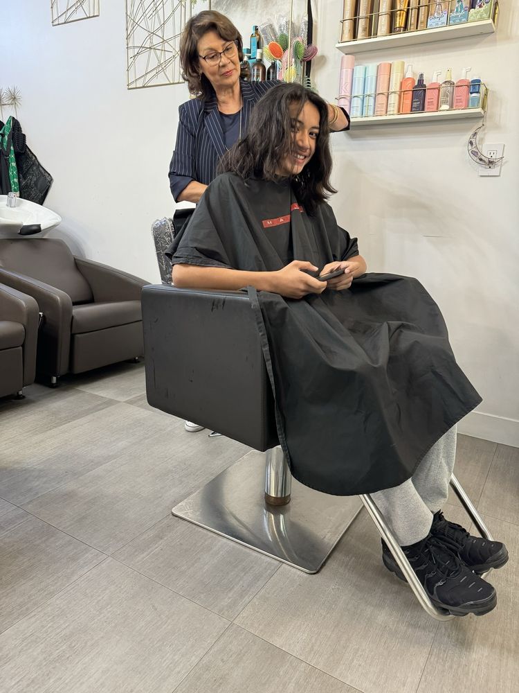 The Hair Lounge