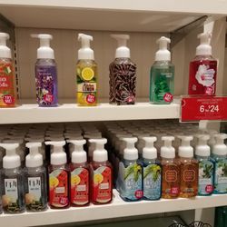 bath body works 19 photos skin care 1169 nimmo pkwy bath and body works virginia beach