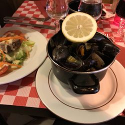 P O Of Le Saint Severin Paris France Mussels 10 Euro Three Course Meal P O Of Le Saint Severin Paris France Mussels 10 Euro Three Course Meal
