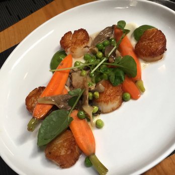 Streetside Seafood 197 Photos 179 Reviews 273 Pierce Photo Of Streetside Seafood Birmingham Mi United States Pan Seared Sea Scallops