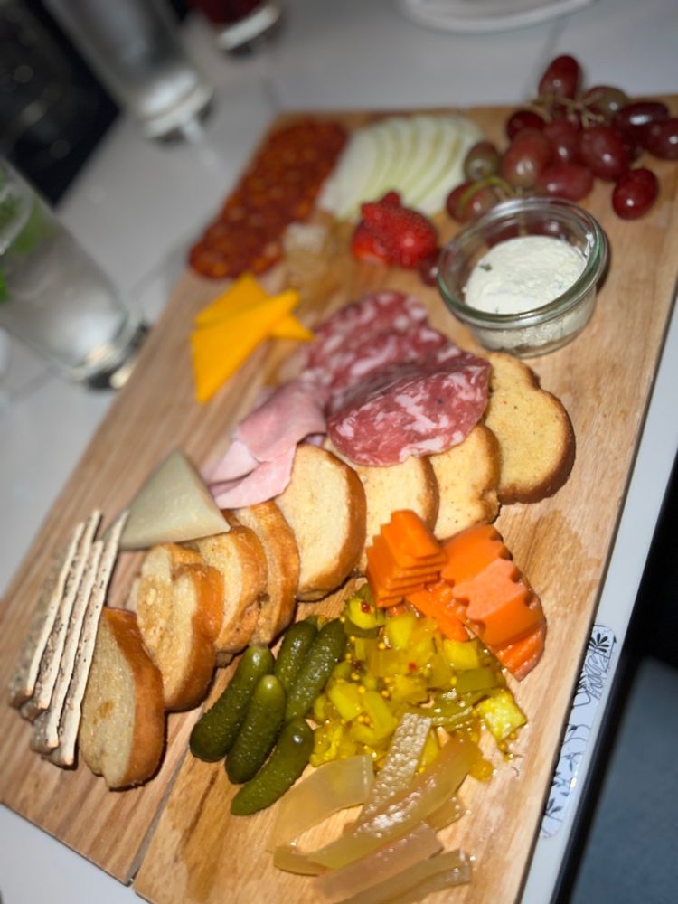 Leela's Wine Bar - Dallas