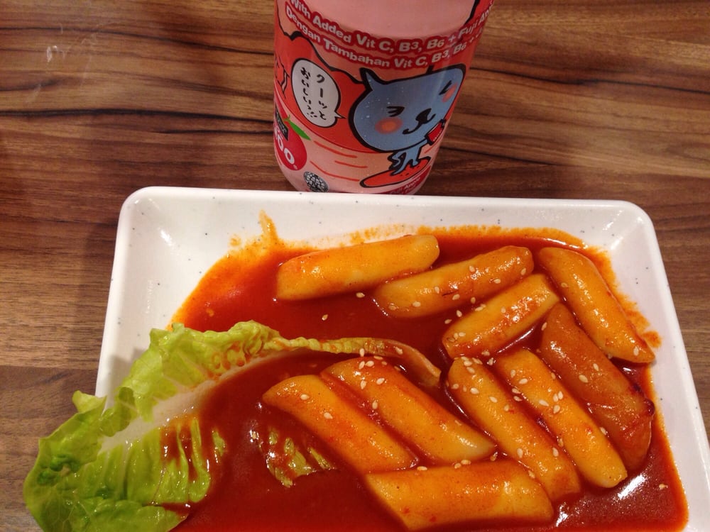 no fish cakes on the rice cakes but pretty good sauce the rice photo of food junction singapore singapore no fish cakes on the rice cakes