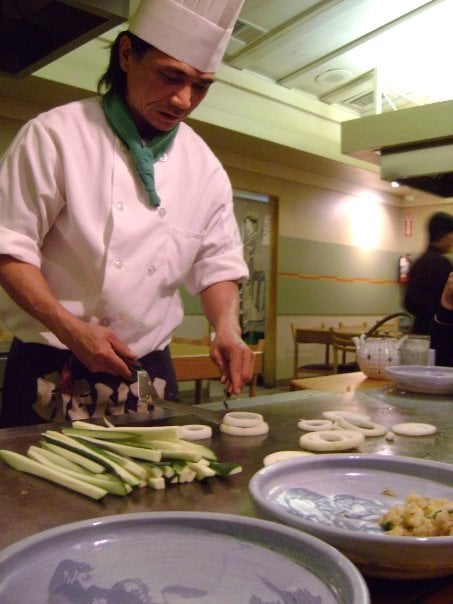 super skilled teppanyaki chef