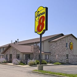 Super 8 By Wyndham Hartford Wi Hotels 1539 E Sumner St Photo Of Super 8 By Wyndham Hartford Wi United States