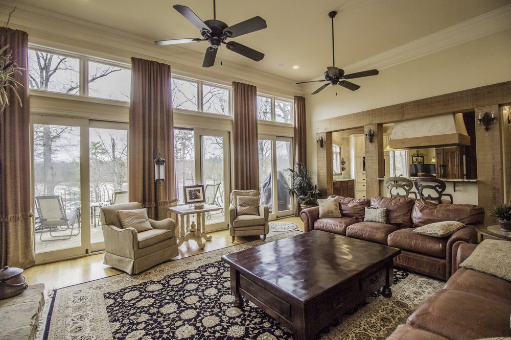 Kellie Fischer - Main Realty